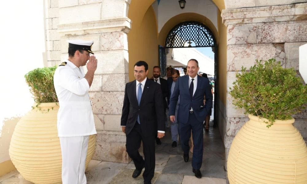 Επίσκεψη Πλακιωτάκη στην Ύδρα: Να σταματήσει τις προκλήσεις η Τουρκία